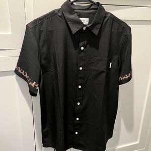NWOT MAVRANS BLACK LEOPARD GAME WEEKEND SHIRT